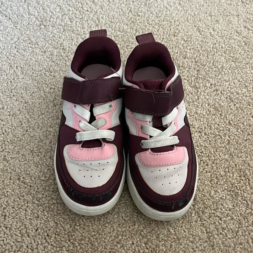 Girls H&M pink sneaker (Size 10)